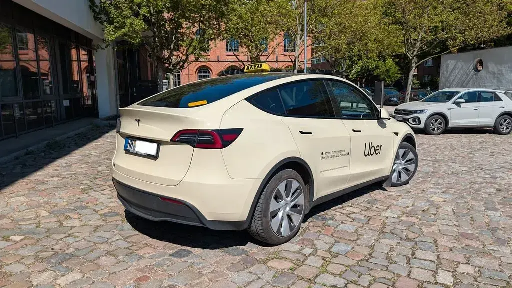 Occasion Tesla Model Y 189 kW (258 ch) 2024 Beige SUV