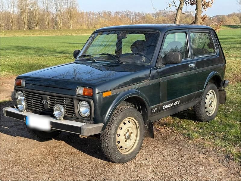 Gebraucht Lada Taiga 83 PS (61 kW) 2013 Grün SUV