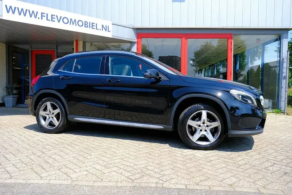 Gebraucht Mercedes GLA180 Ambition 122 PS (89 kW) 2016 Schwarz SUV