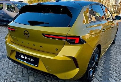 Neu Opel Astra 114 kW (156 PS) 2026 Lackierung amber yellow/typ aussenverkleidung metalliclackierung Limousine