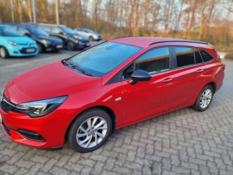 Chili rot/kardio rot Gebraucht 2021 Opel Astra Edition Kombi | 14.990 € (Fairer Preis) - Bild 1/4