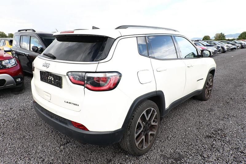 Gebraucht Jeep Compass Limited 140 PS (102 kW) 2018 White clear coat SUV