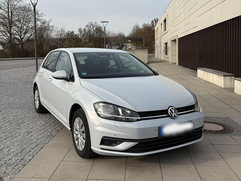 Gebraucht VW Golf VII Trendline 110 PS (80 kW) 2017 Weiß Limousine