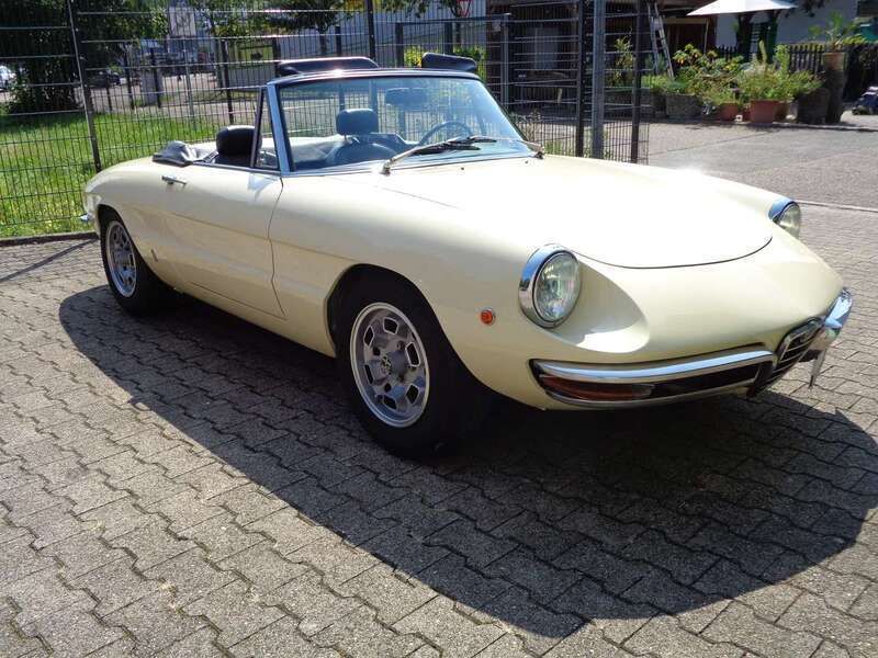 Avorio Gebraucht 1969 Alfa Romeo Spider Cabrio | 66.980 € - Bild 1/4