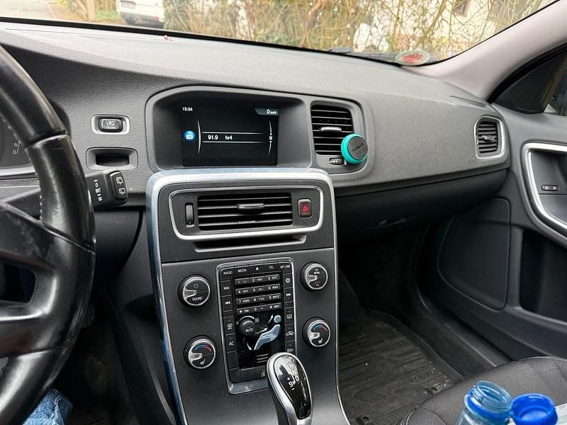 Gebraucht Volvo V60 190 PS (139 kW) 2016 Schwarz Kombi