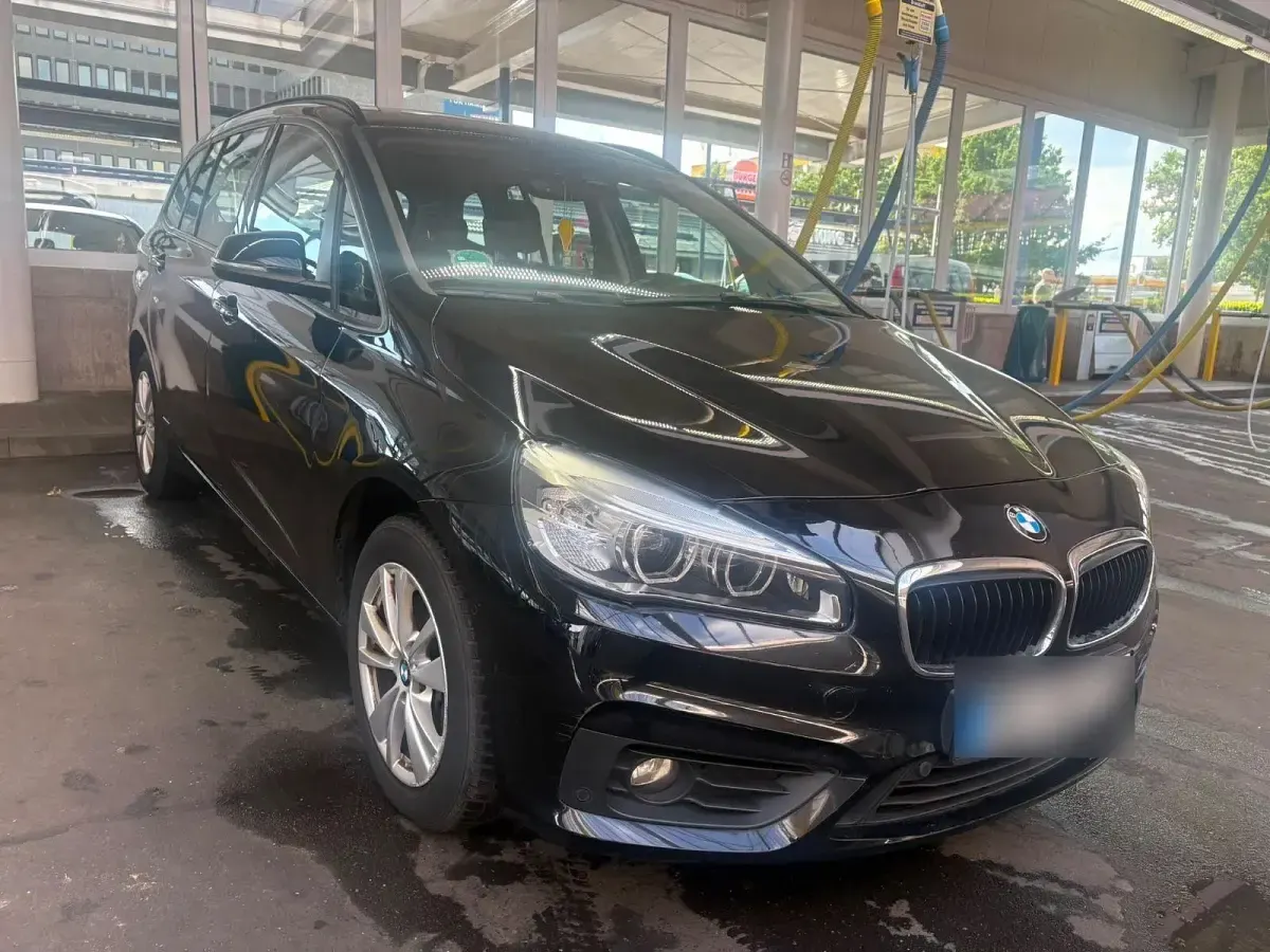 Gebraucht BMW 218 Gran Tourer Sport Line 150 PS (110 kW) 2017 Schwarz Van / Kleinbus