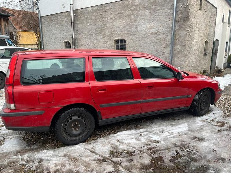 Gebraucht Volvo V70 163 PS (119 kW) 2002 Rot Kombi
