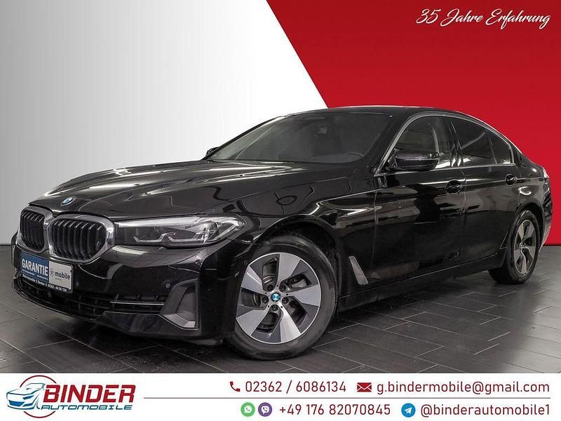 Schwarz ii/bonnet fluid black Gebraucht 2022 BMW 520 Limousine | 29.999 € (Fairer Preis) - Bild 1/4