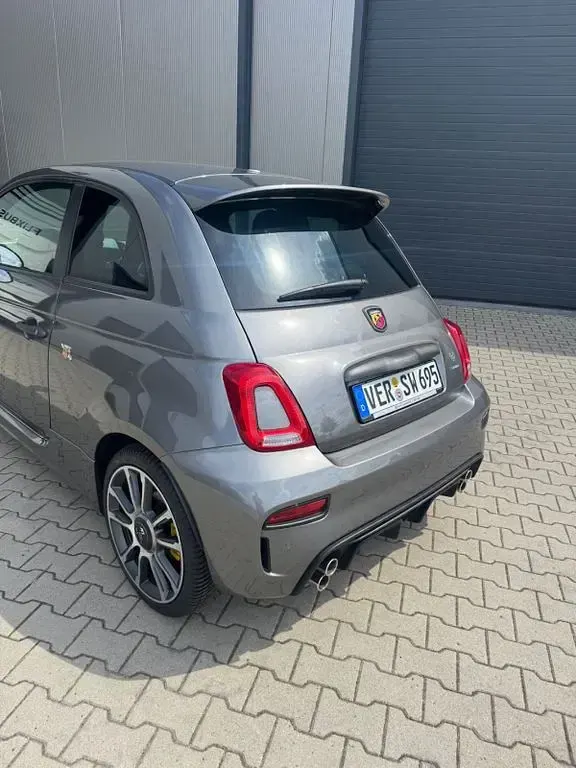 Gebraucht Abarth 695 179 PS (131 kW) 2024 Grau Kleinwagen