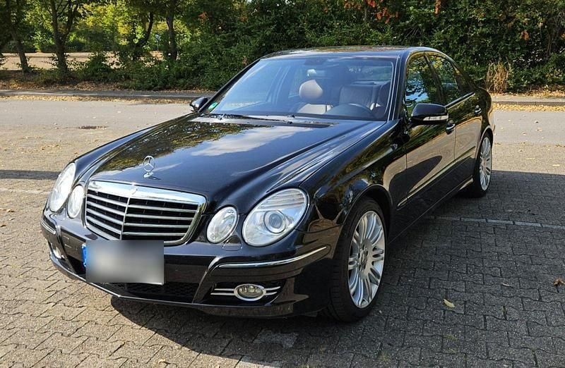 Schwarz Gebraucht 2008 Mercedes E200 Avantgarde Limousine | 8.800 € (Teuer) - Bild 1/4