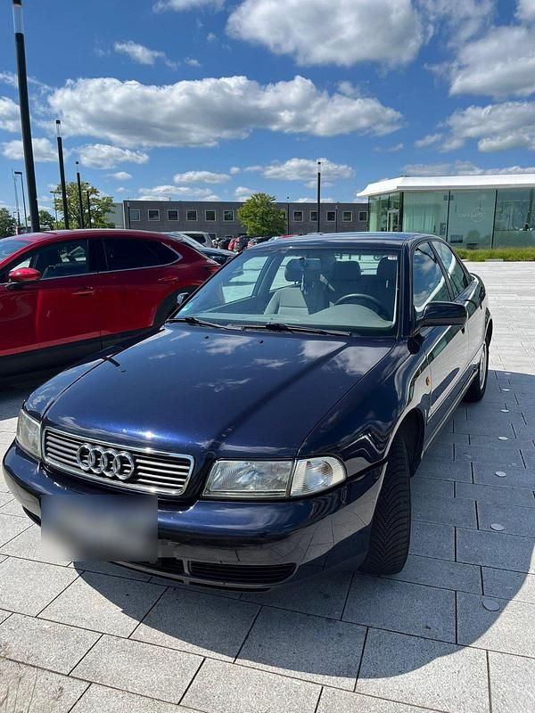 Blau Gebraucht 1998 Audi A4 Design Limousine | 3.100 € (Guter Preis) - Bild 1/4