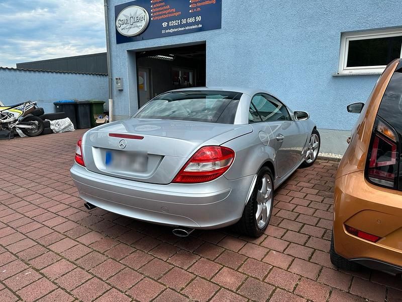 Second-hand Mercedes SLK200 168 CP (123 kW) 2004 Argintiu Cabrio