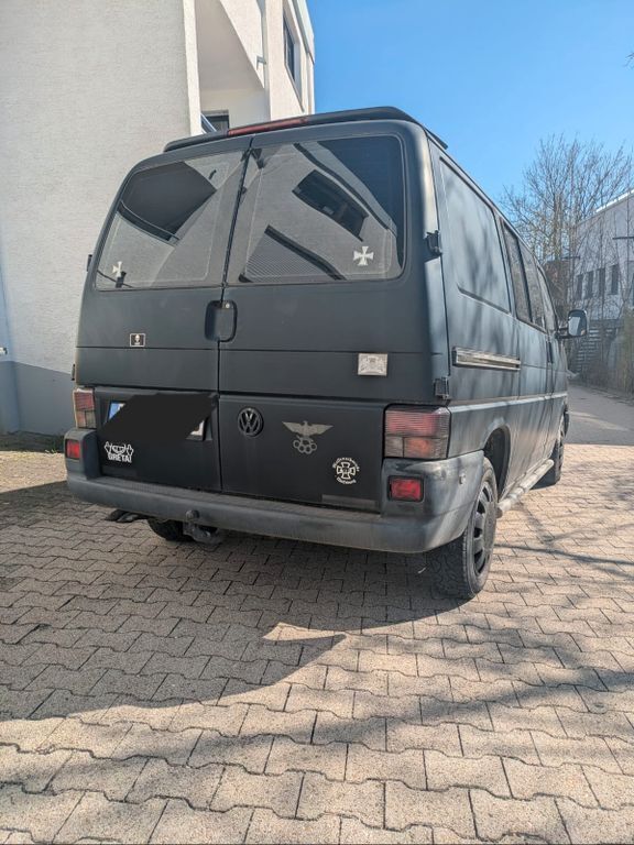 Gebraucht VW T4 102 PS (75 kW) 2000 Schwarz Van