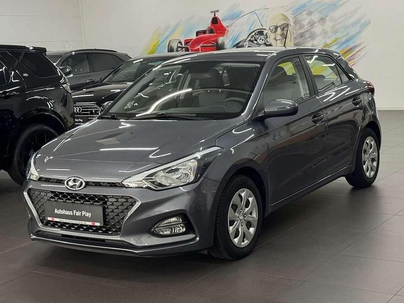 Star dust met. Gebraucht 2018 Hyundai i20 Kleinwagen | 11.890 € (Fairer Preis) - Bild 1/4