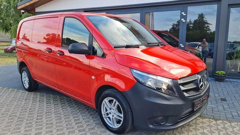 Gebraucht Mercedes Vito 114 PS (83 kW) 2019 Rot Van