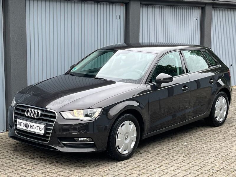 Braun Gebraucht 2016 Audi A3 Sportback Attraction Limousine | 13.200 € (Fairer Preis) - Bild 1/4