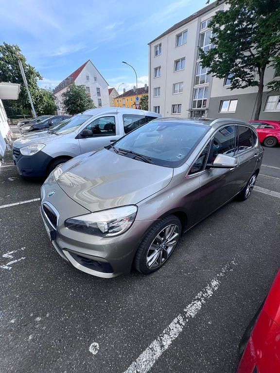 Grau Gebraucht 2014 BMW 218 Active Tourer Van / Kleinbus | 11.900 € (Fairer Preis) - Bild 1/4