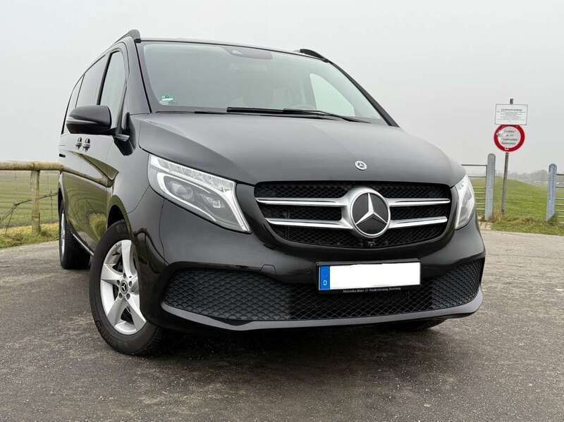 Schwarz Gebraucht 2021 Mercedes V300 Van / Kleinbus | 53.500 € (Guter Preis) - Bild 1/4