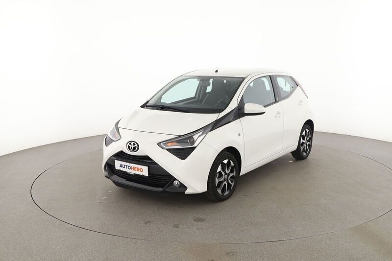 Weiß Gebraucht 2021 Toyota Aygo X-play Kleinwagen | 11.250 € (Fairer Preis) - Bild 1/4
