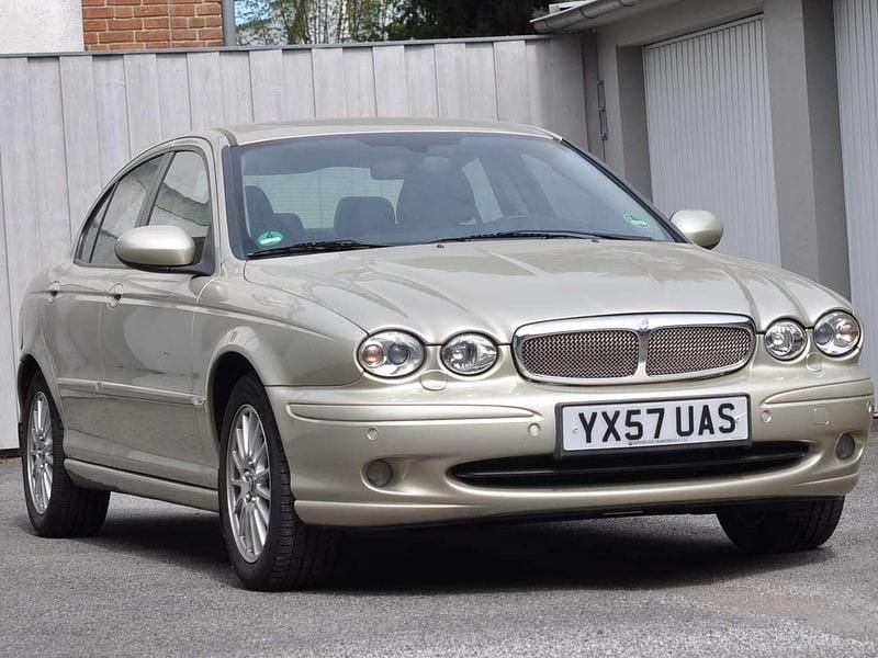 Begagnad Jaguar X-type 131 HK (96 kW) 2007 Guld Sedan