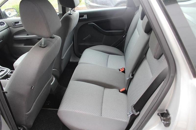 Gebraucht Ford Focus 101 PS (74 kW) 2005 Silber Kombi