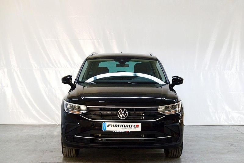 Gebraucht VW Tiguan S 150 PS (110 kW) 2021 Deep black perleffekt SUV