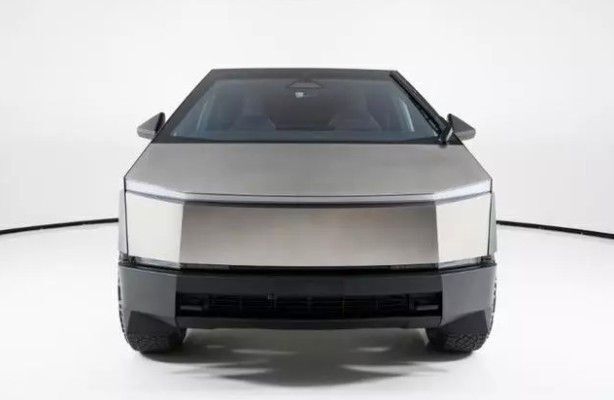 Gebraucht Tesla Cybertruck 620 kW (844 PS) 2024 Pickup