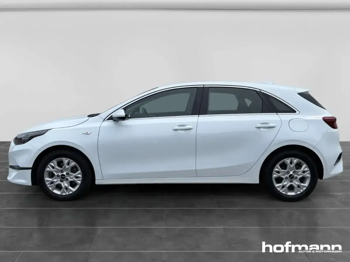 Gebraucht Kia Ceed Vision 101 PS (74 kW) 2024 Carraraweiss Kleinwagen
