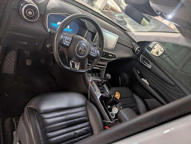 Gebraucht MG HS Luxury 162 PS (119 kW) 2023 Weiß SUV