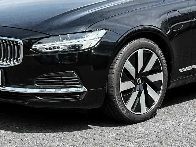 Gebraucht Volvo V90 Core 398 PS (292 kW) 2025 Onyx black / metallic Kombi