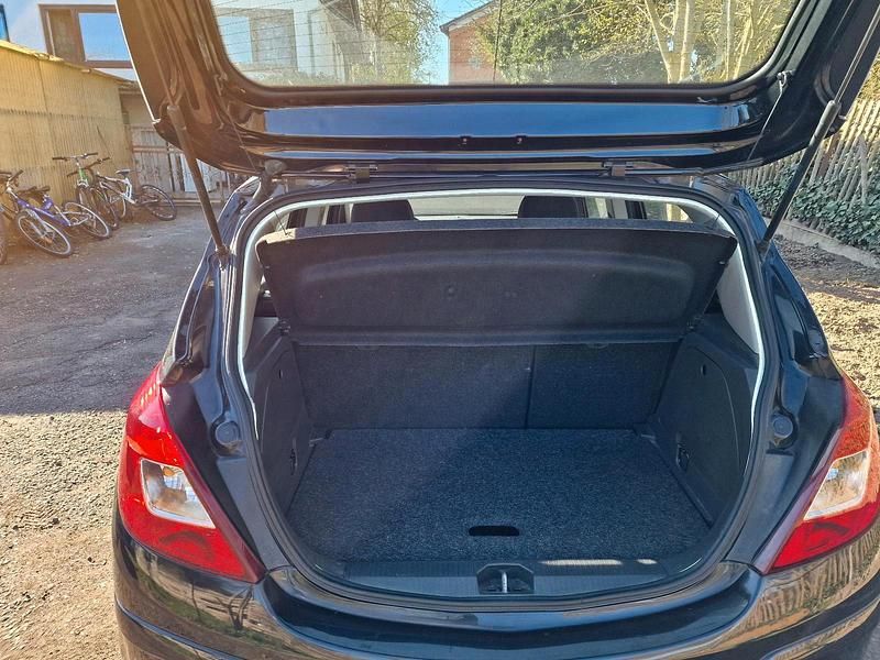 Gebraucht Opel Corsa 95 PS (69 kW) 2010 Schwarz Kleinwagen