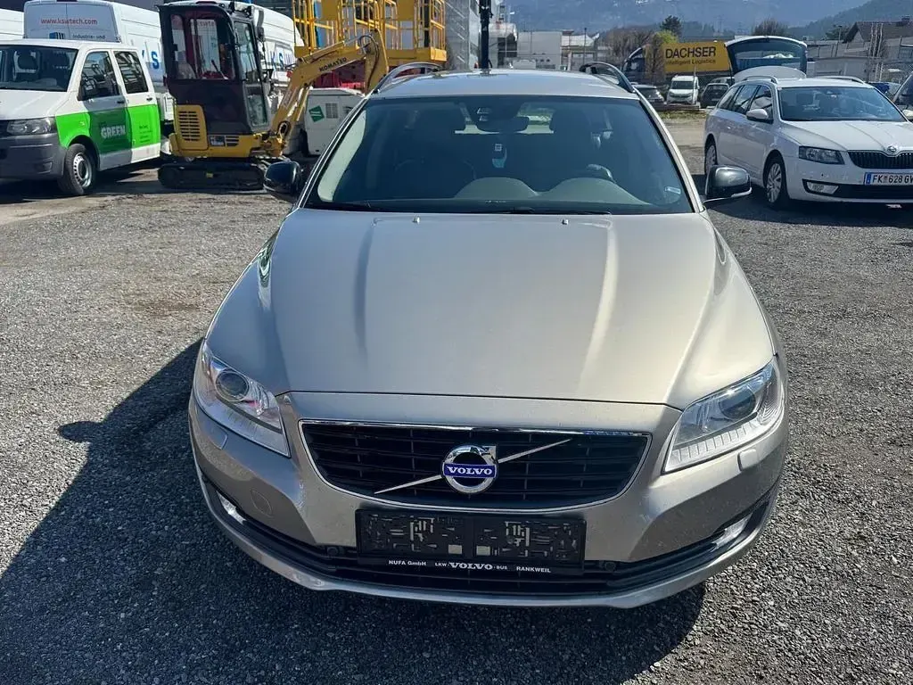 Gebraucht Volvo V70 Momentum 181 PS (133 kW) 2016 Grau Kombi