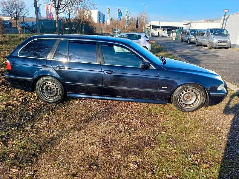 Second-hand BMW 520 150 CP (110 kW) 2000 Albastru Break