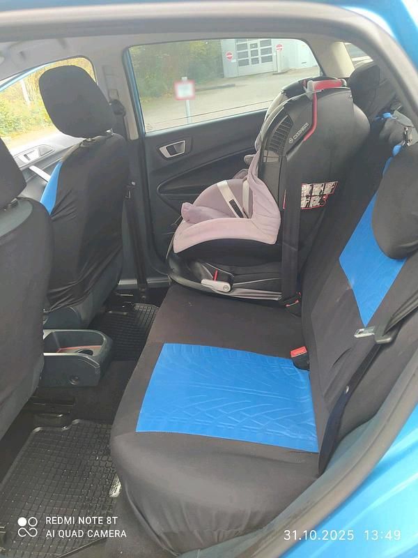 Gebraucht Ford Fiesta 60 PS (44 kW) 2011 Blau Kleinwagen