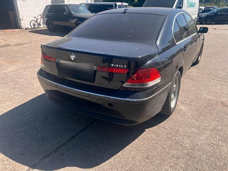 Schwarz Gebraucht 2002 BMW 735 Limousine | 1.950 € (Superpreis) - Bild 1/4