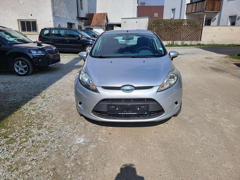 Gebraucht Ford Fiesta Trend 82 PS (60 kW) 2009 Polarsilber metallic Kleinwagen