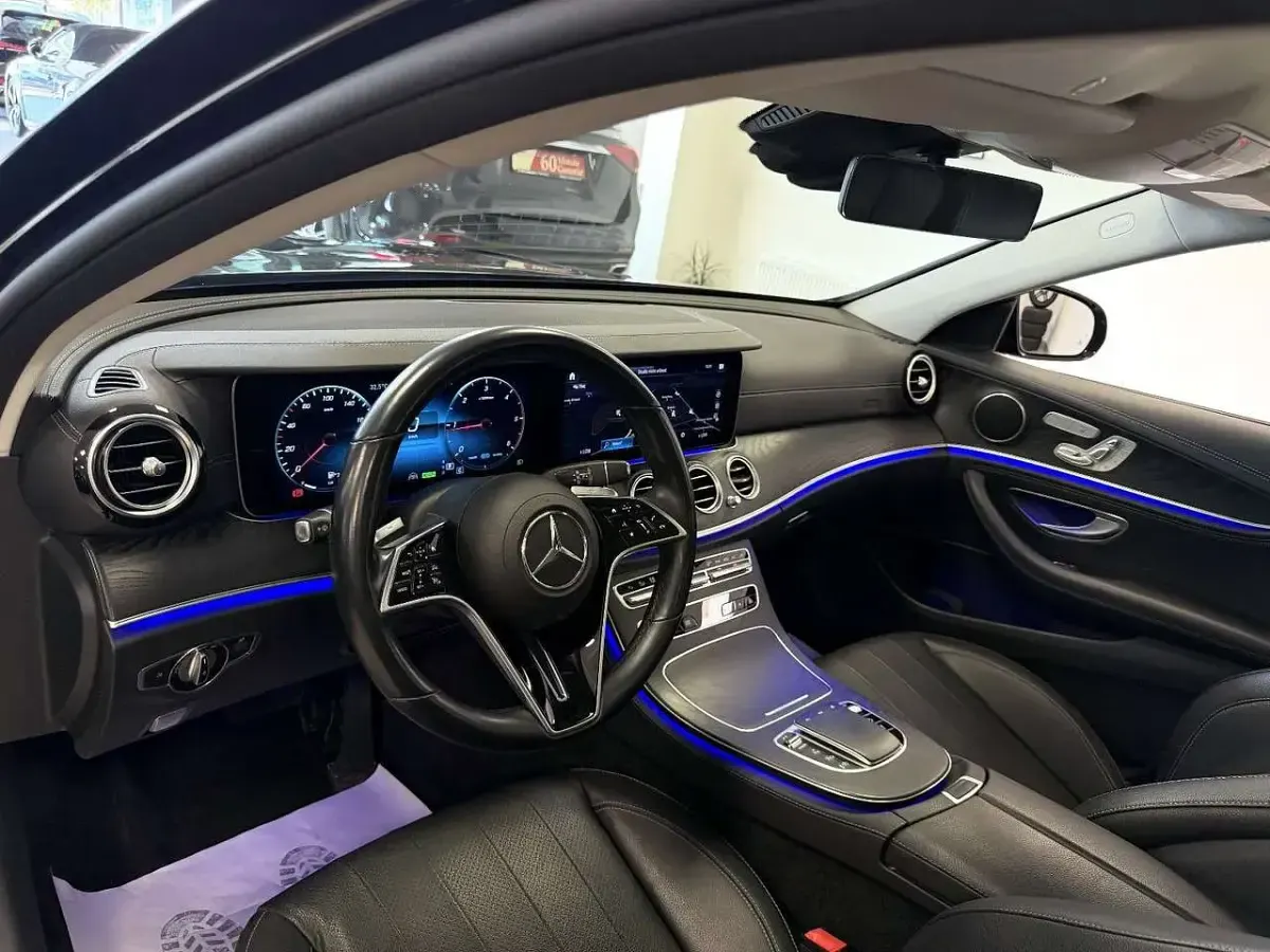 Gebraucht Mercedes E220 Exclusive 200 PS (147 kW) 2022 Baltic black Kombi