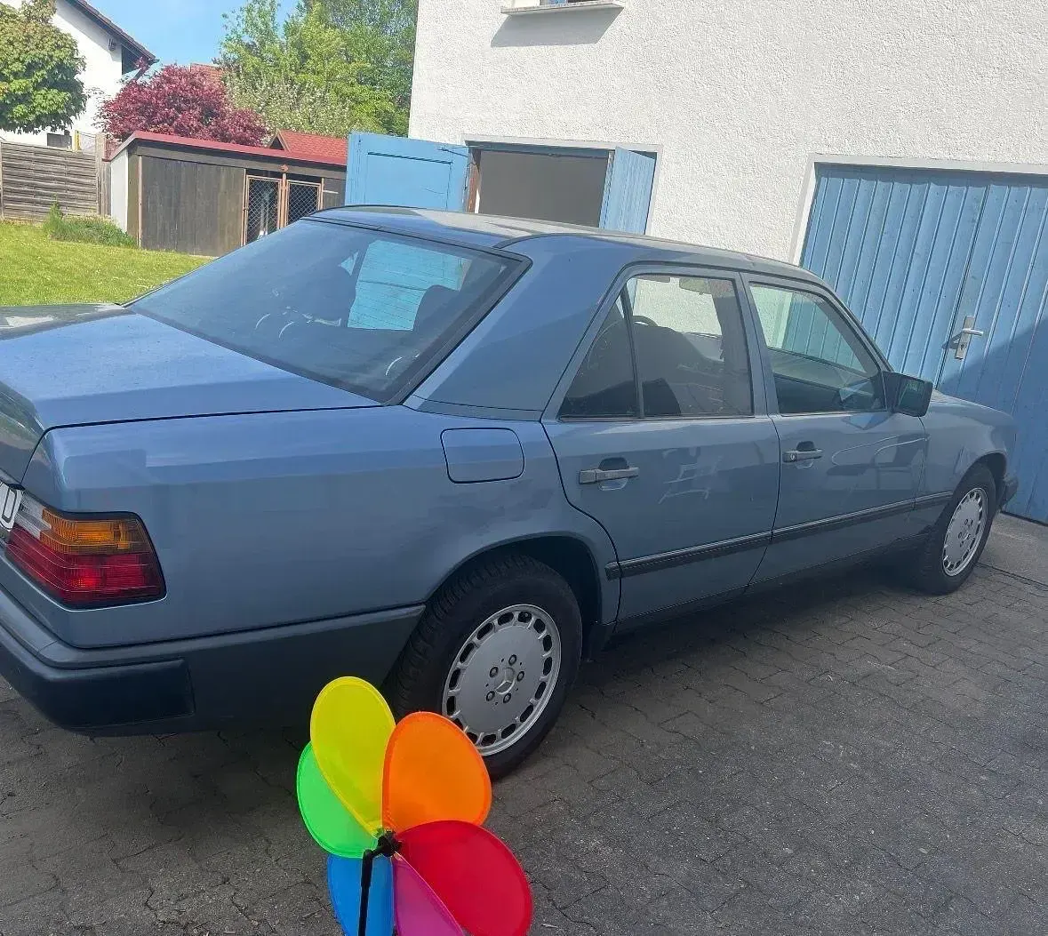 Gebraucht Mercedes E230 132 PS (97 kW) 1988 Blau Limousine