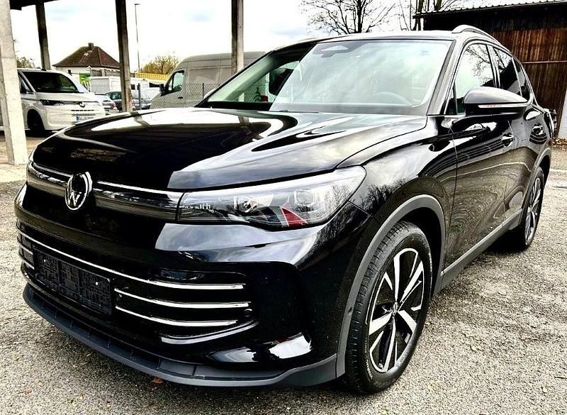 Deep black perleffekt Neu 2025 VW Tiguan Elegance SUV | 43.000 € (Fairer Preis) - Bild 1/4