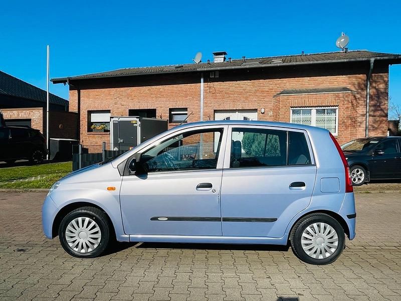 Gebraucht Daihatsu Cuore 58 PS (42 kW) 2005 Blau Kleinwagen