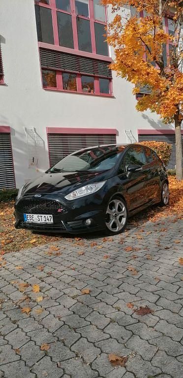 Schwarz Gebraucht 2015 Ford Fiesta ST Kleinwagen | 7.200 € (Fairer Preis) - Bild 1/4