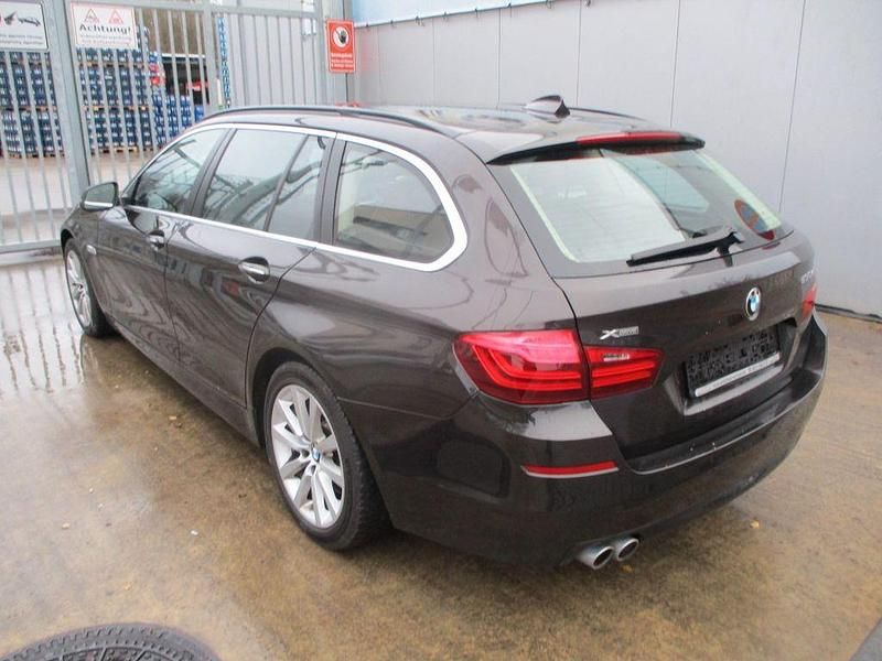 Gebraucht BMW 530 Performance 258 PS (189 kW) 2016 Grau Kombi