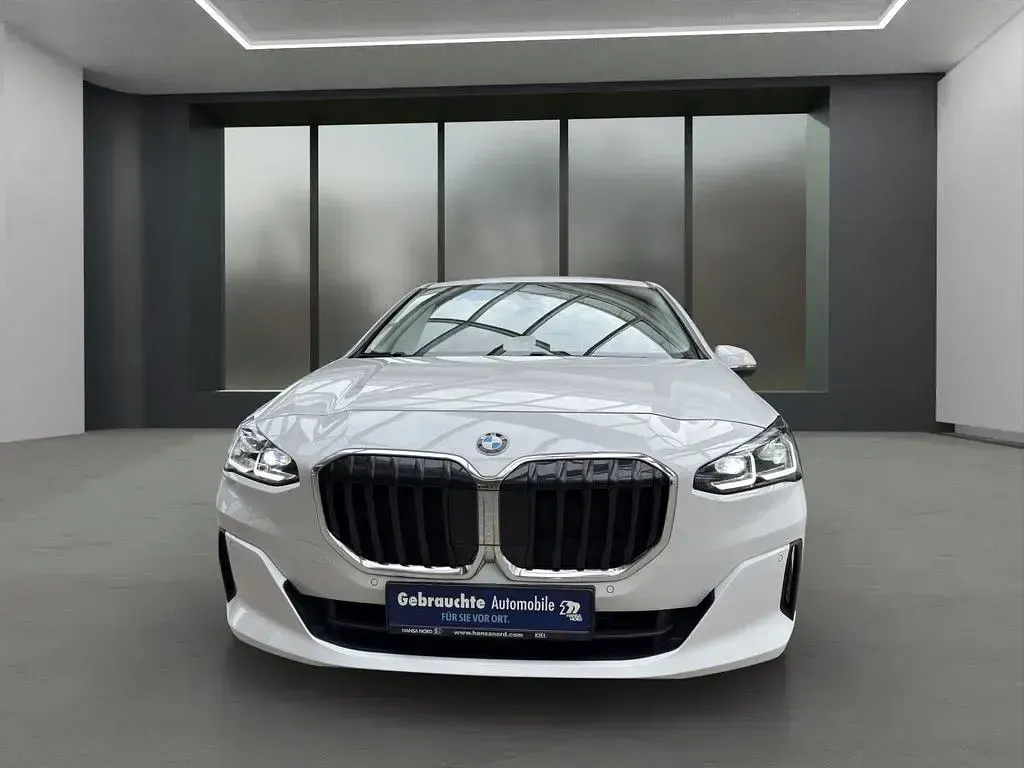 Gebraucht BMW 220 Active Tourer Sport Line 170 PS (125 kW) 2023 Weiß Van / Kleinbus