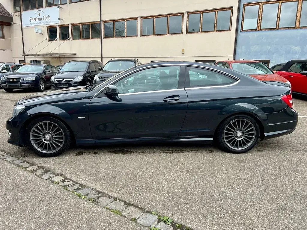Gebraucht Mercedes C180 156 PS (114 kW) 2011 Schwarz Coupé
