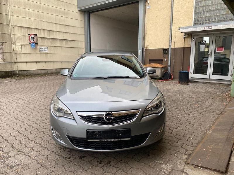 Gebraucht Opel Astra Design Edition 140 PS (102 kW) 2011 Grau Limousine