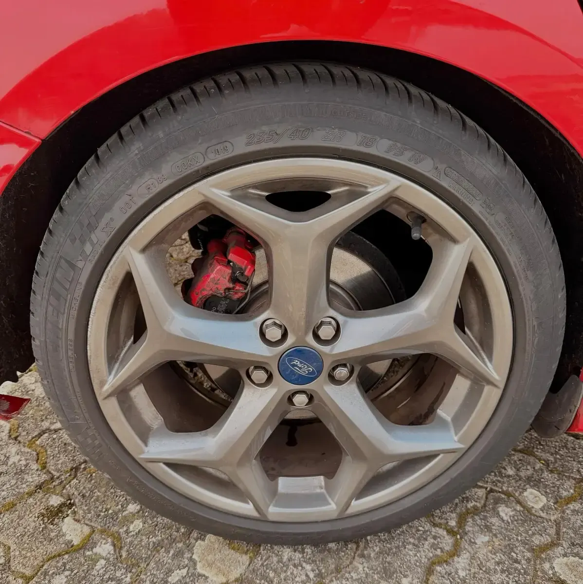 Usado Ford Focus ST 250 CV (183 kW) 2012 Rojo Familiar