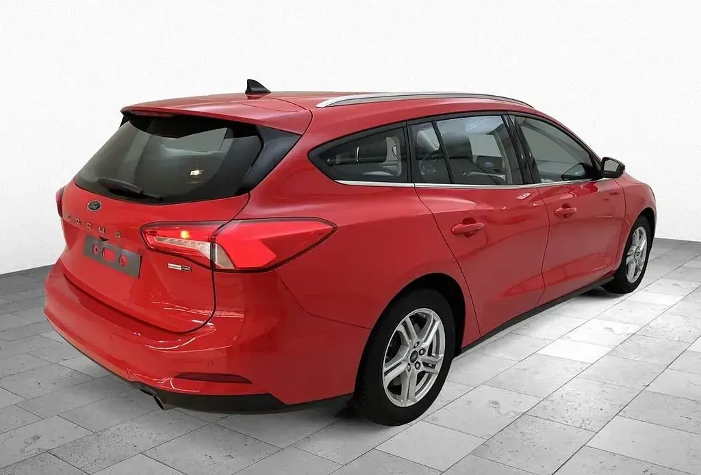 Gebraucht Ford Focus 125 PS (91 kW) 2022 Rot Limousine