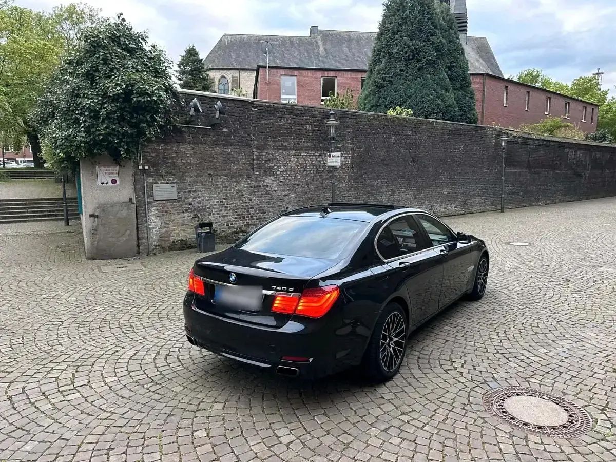 Gebraucht BMW 740 Comfort Edition 306 PS (225 kW) 2011 Schwarz Limousine