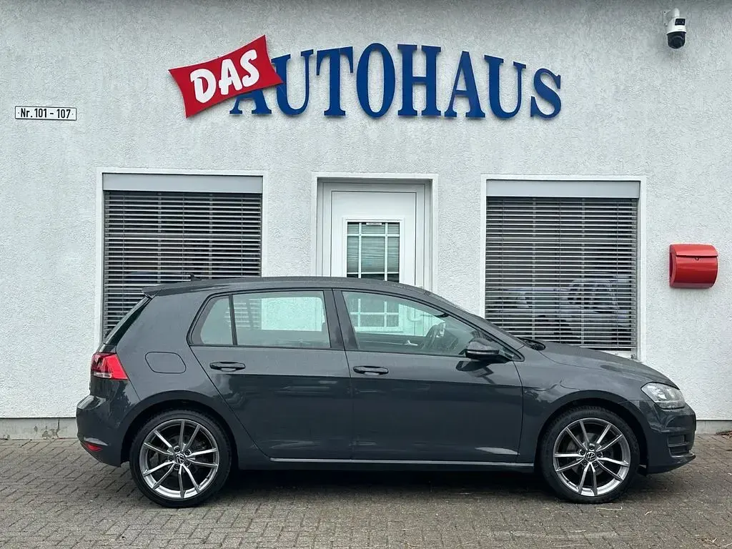 Gebraucht VW Golf VII Highline 150 PS (110 kW) 2016 Grau Limousine