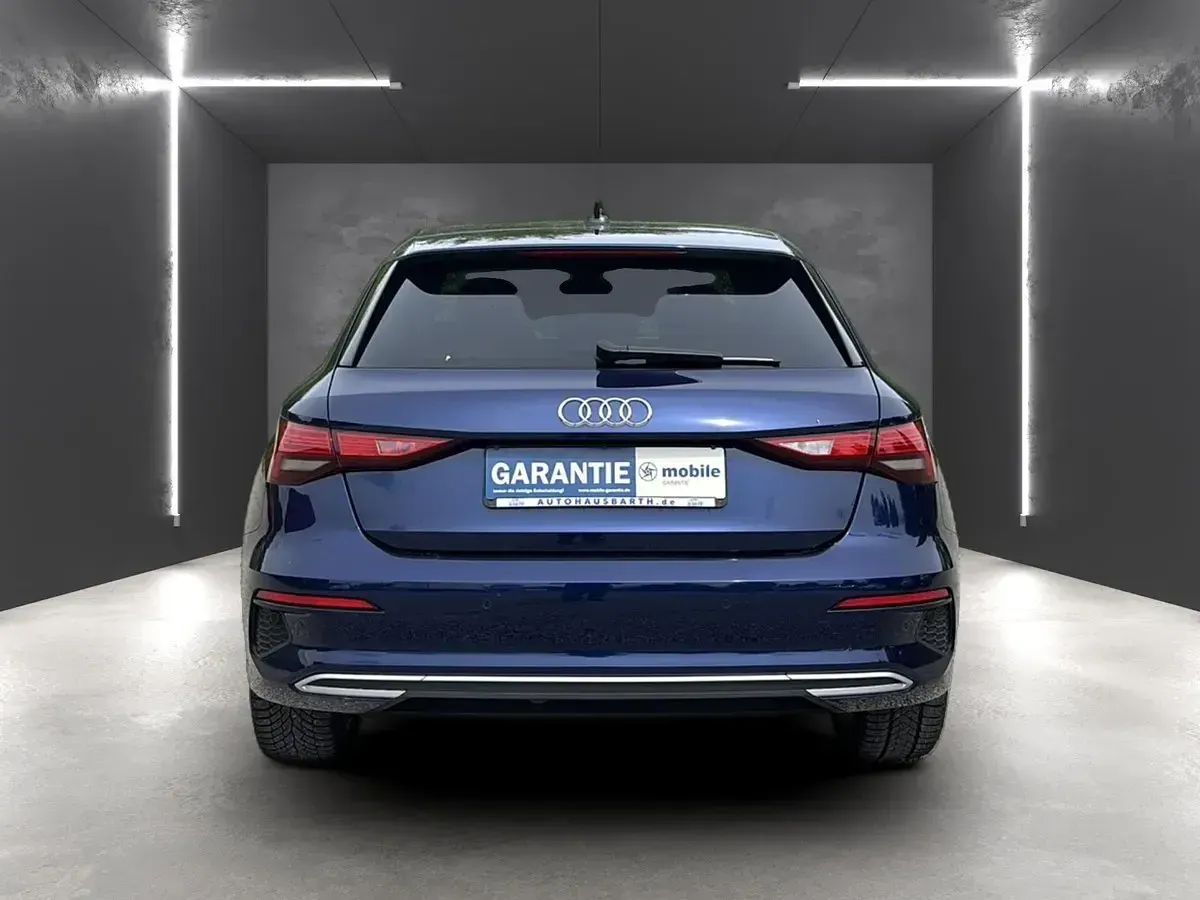 Gebraucht Audi A3 Advanced Plus 116 PS (85 kW) 2022 Blau metallic Limousine